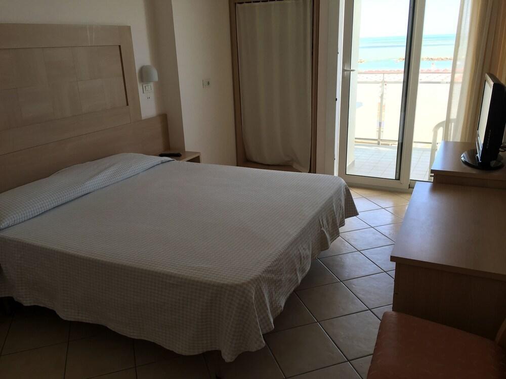 Hotel Excelsior Cattolica Eksteriør bilde
